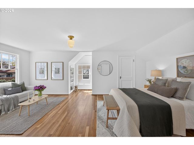 6834 Se REED COLLEGE Pl, Portland, OR 97202