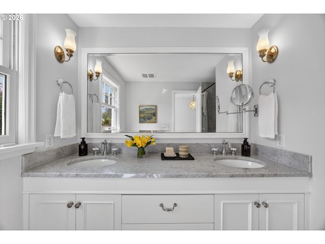 6834 Se REED COLLEGE Pl, Portland, OR 97202