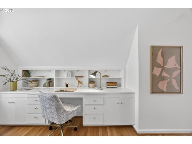 6834 Se REED COLLEGE Pl, Portland, OR 97202