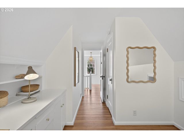 6834 Se REED COLLEGE Pl, Portland, OR 97202