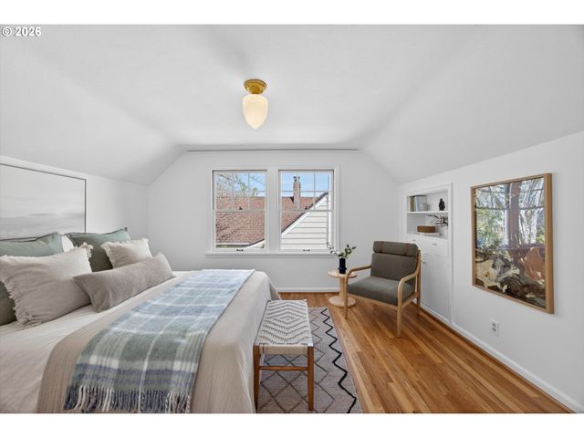 6834 Se REED COLLEGE Pl, Portland, OR 97202