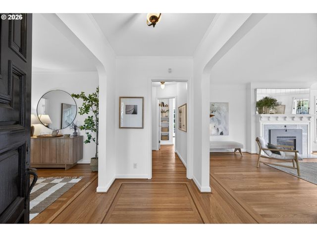 6834 Se REED COLLEGE Pl, Portland, OR 97202