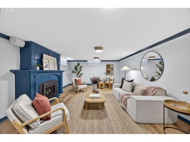 6834 Se REED COLLEGE Pl, Portland, OR 97202