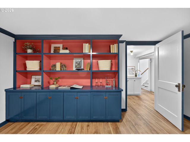 6834 Se REED COLLEGE Pl, Portland, OR 97202