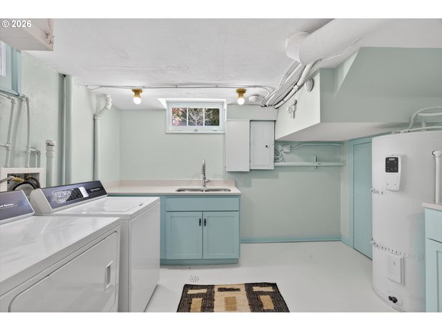 6834 Se REED COLLEGE Pl, Portland, OR 97202