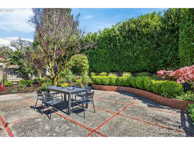 6834 Se REED COLLEGE Pl, Portland, OR 97202