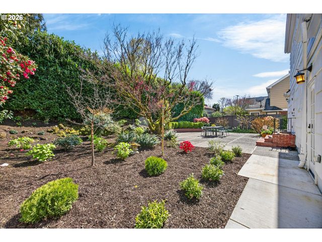 6834 Se REED COLLEGE Pl, Portland, OR 97202