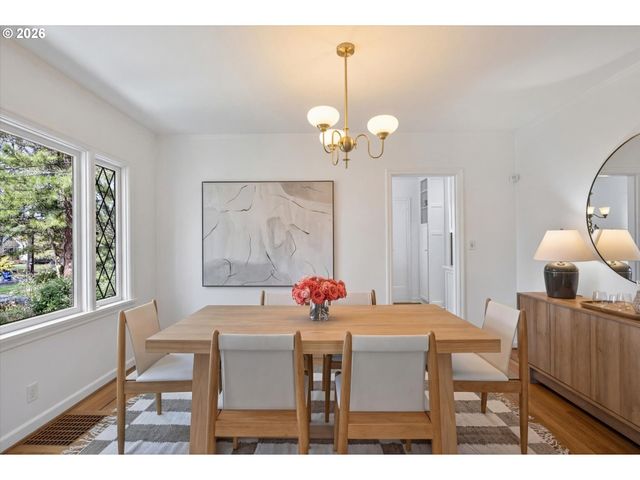 6834 Se REED COLLEGE Pl, Portland, OR 97202