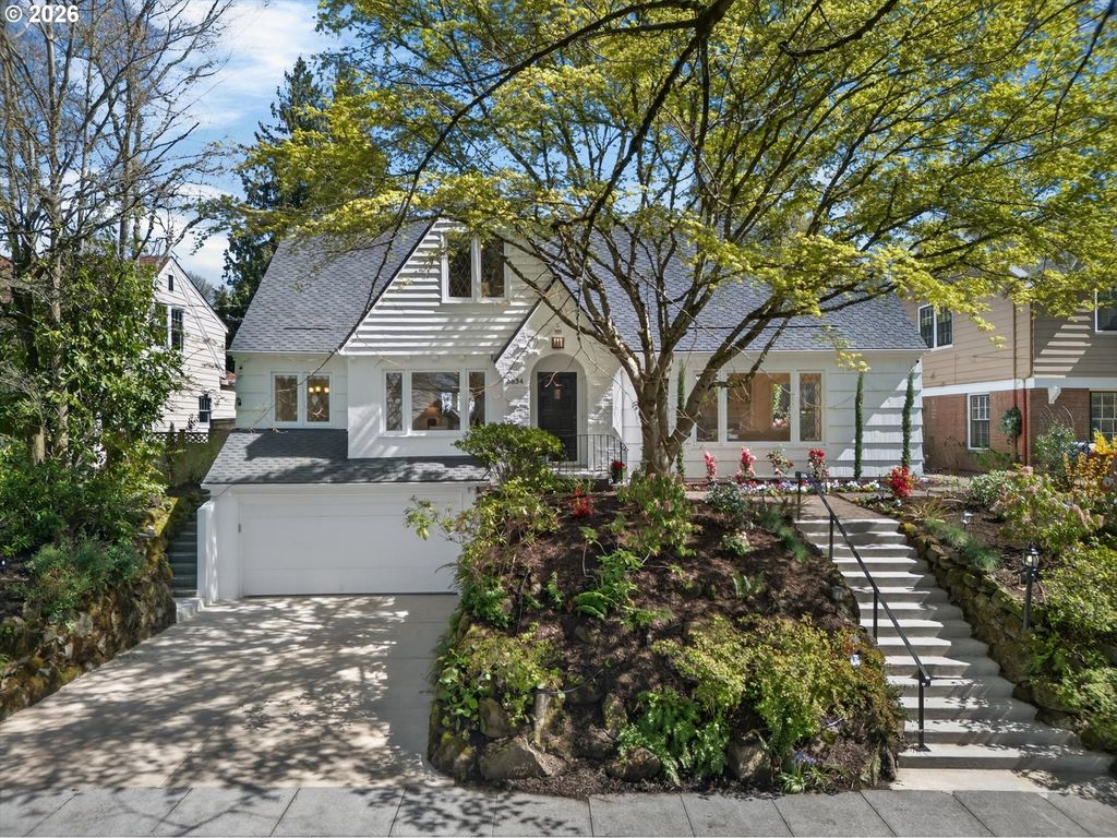 6834 Se REED COLLEGE Pl, Portland, OR 97202