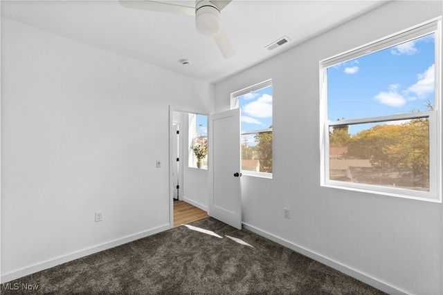 2017 W 44th 9, Cleveland, OH 44113