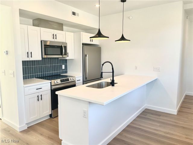 2017 W 44th 9, Cleveland, OH 44113