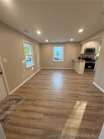 205 W Bowne Boulevard W, Clarksville, IN 47129