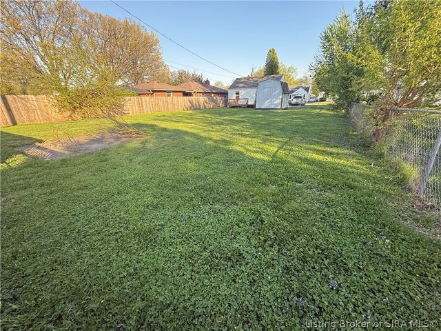 205 W Bowne Boulevard W, Clarksville, IN 47129