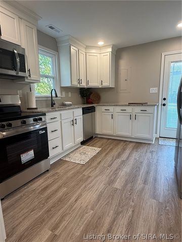 205 W Bowne Boulevard W, Clarksville, IN 47129