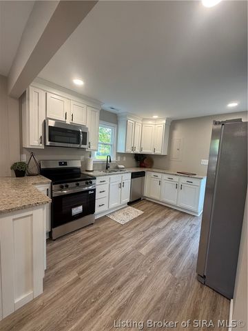 205 W Bowne Boulevard W, Clarksville, IN 47129