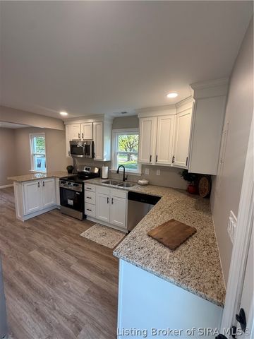 205 W Bowne Boulevard W, Clarksville, IN 47129