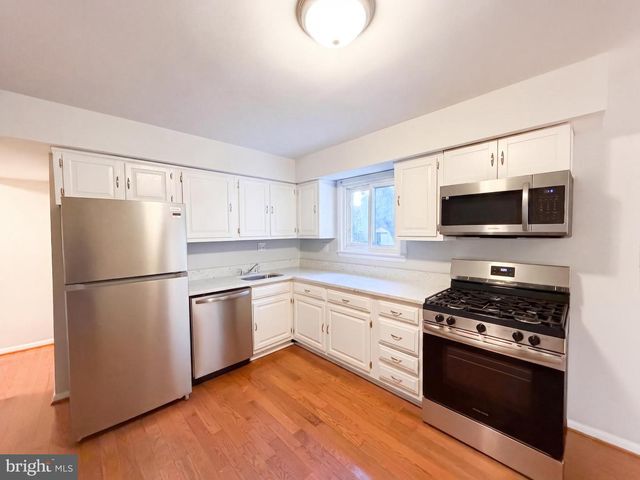 662 HERNDON PKWY, Herndon, VA 20170