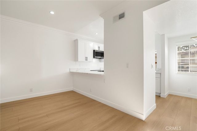 5799 Freebird Lane 102, Oak Park, CA 91377