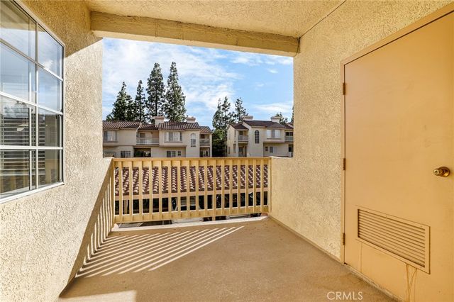 5799 Freebird Lane 102, Oak Park, CA 91377