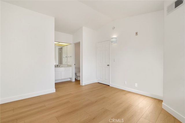 5799 Freebird Lane 102, Oak Park, CA 91377