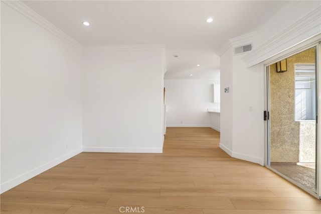 5799 Freebird Lane 102, Oak Park, CA 91377