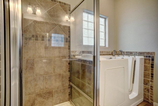 105 S Kaupo DR, Bastrop, TX 78602