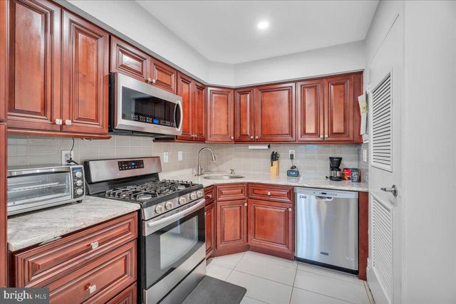 2036 HARBOUR DR, Palmyra, NJ 08065