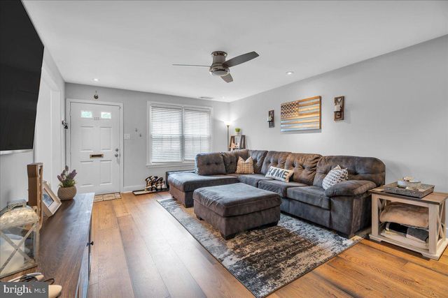 2036 HARBOUR DR, Palmyra, NJ 08065