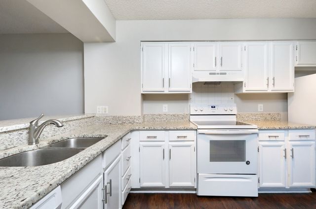 6184 Terrace Drive 8, Johnston, IA 50131