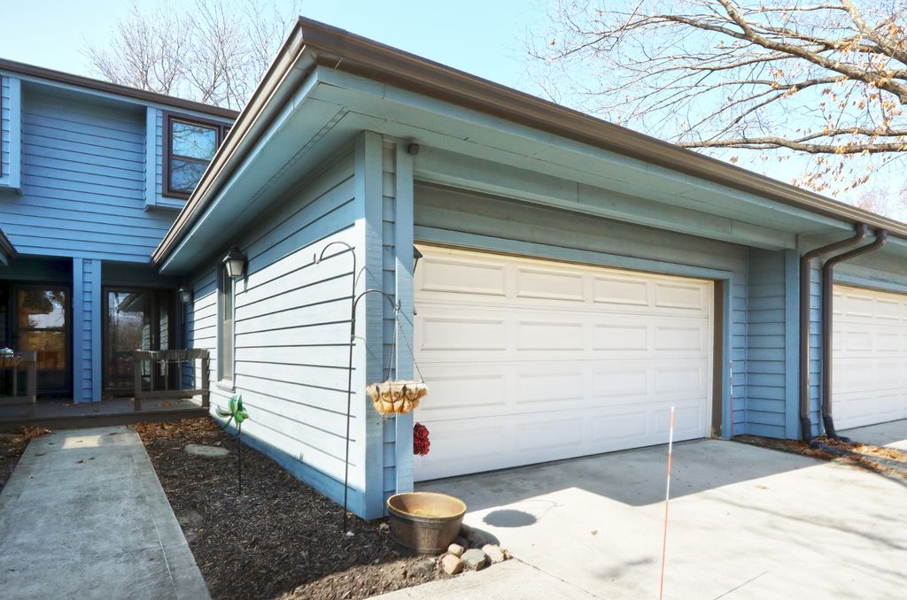 6184 Terrace Drive 8, Johnston, IA 50131