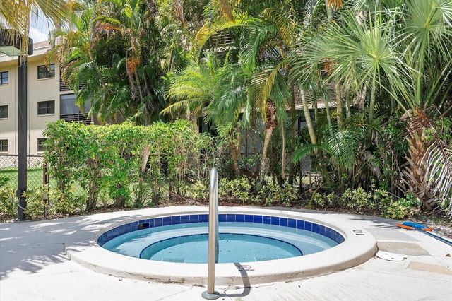 7547 NW 79th Avenue 111, Tamarac, FL 33321