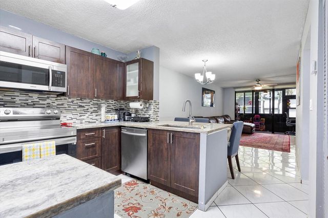 7547 NW 79th Avenue 111, Tamarac, FL 33321