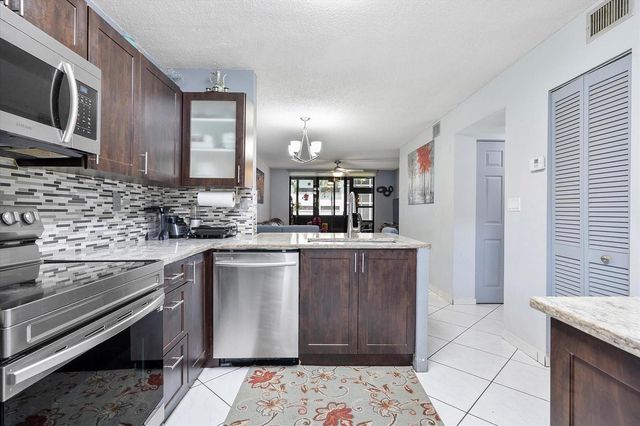 7547 NW 79th Avenue 111, Tamarac, FL 33321