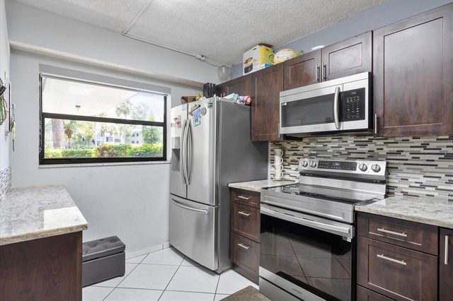 7547 NW 79th Avenue 111, Tamarac, FL 33321