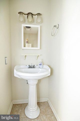 61 OAK FOREST DR, Sicklerville, NJ 08081