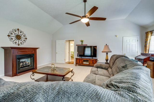 111 Terry Ln, Cottontown, TN 37048