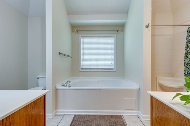111 Terry Ln, Cottontown, TN 37048