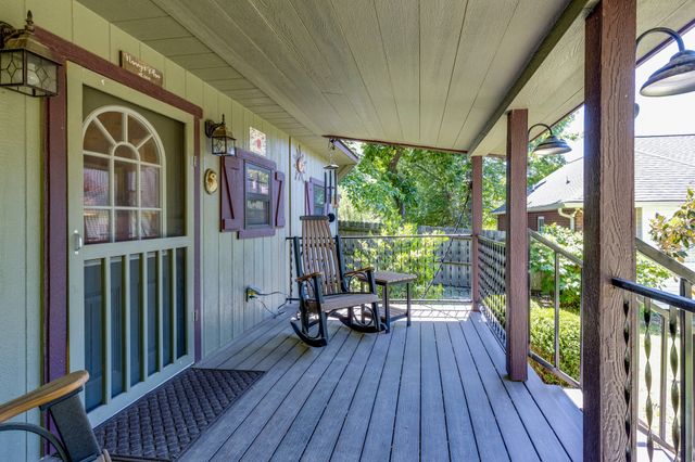 111 Terry Ln, Cottontown, TN 37048