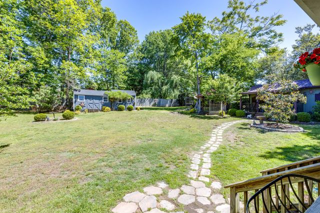111 Terry Ln, Cottontown, TN 37048