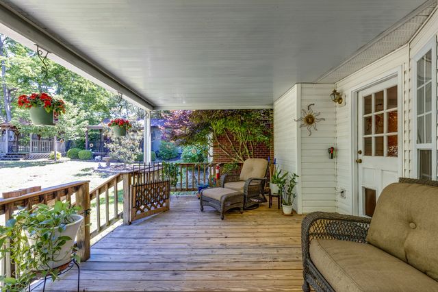 111 Terry Ln, Cottontown, TN 37048