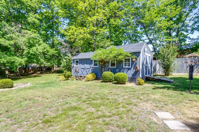 111 Terry Ln, Cottontown, TN 37048