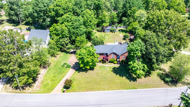 111 Terry Ln, Cottontown, TN 37048