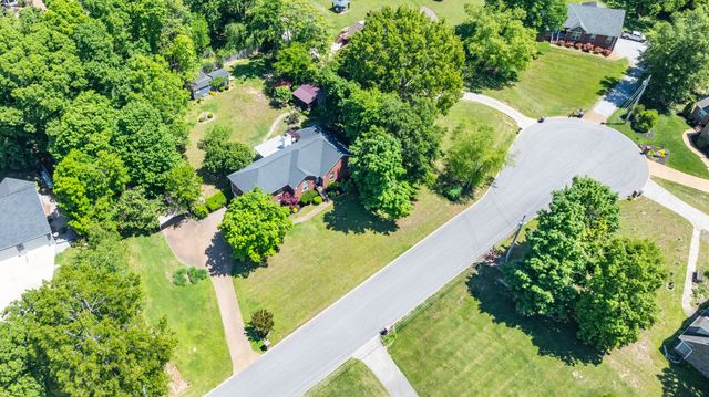 111 Terry Ln, Cottontown, TN 37048