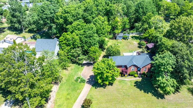 111 Terry Ln, Cottontown, TN 37048