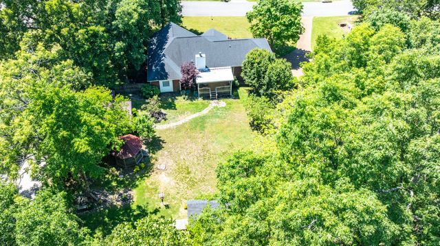 111 Terry Ln, Cottontown, TN 37048