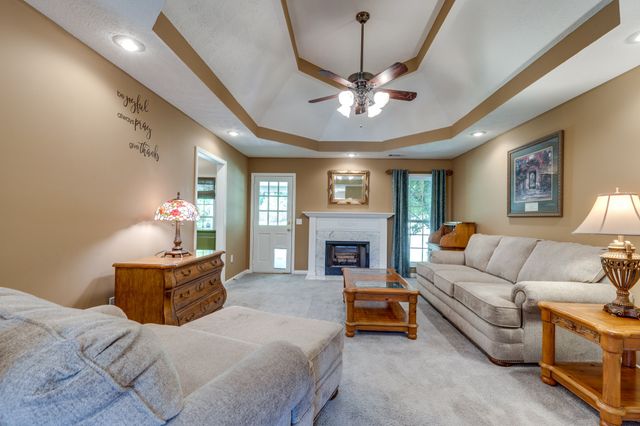 111 Terry Ln, Cottontown, TN 37048