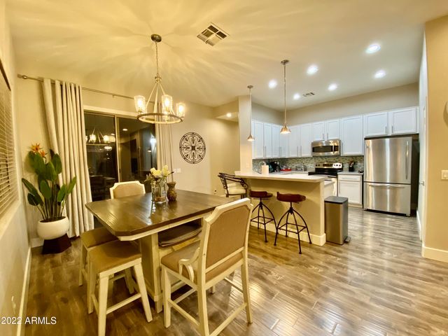 2042 W PERIWINKLE Way, Chandler, AZ 85248