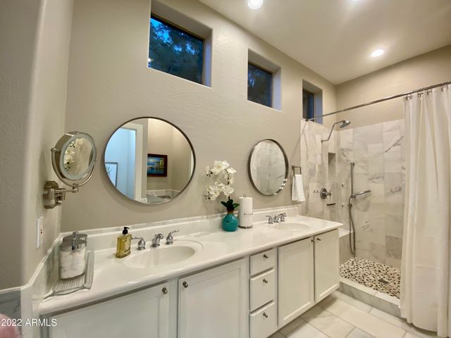 2042 W PERIWINKLE Way, Chandler, AZ 85248