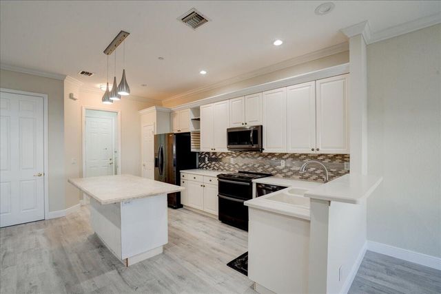 13 Nottingham Place, Boynton Beach, FL 33426