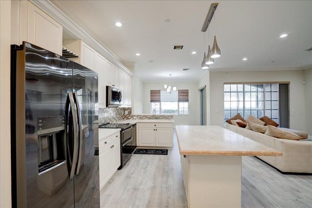 13 Nottingham Place, Boynton Beach, FL 33426